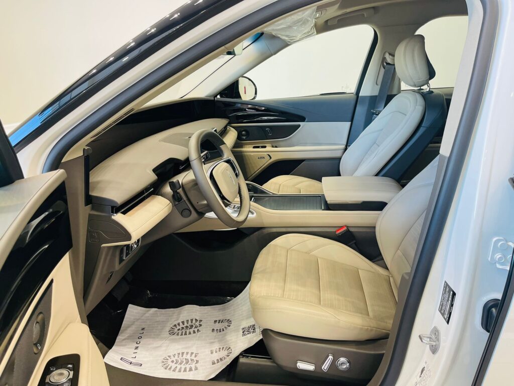 مقاعد لينكون نوتيلوس