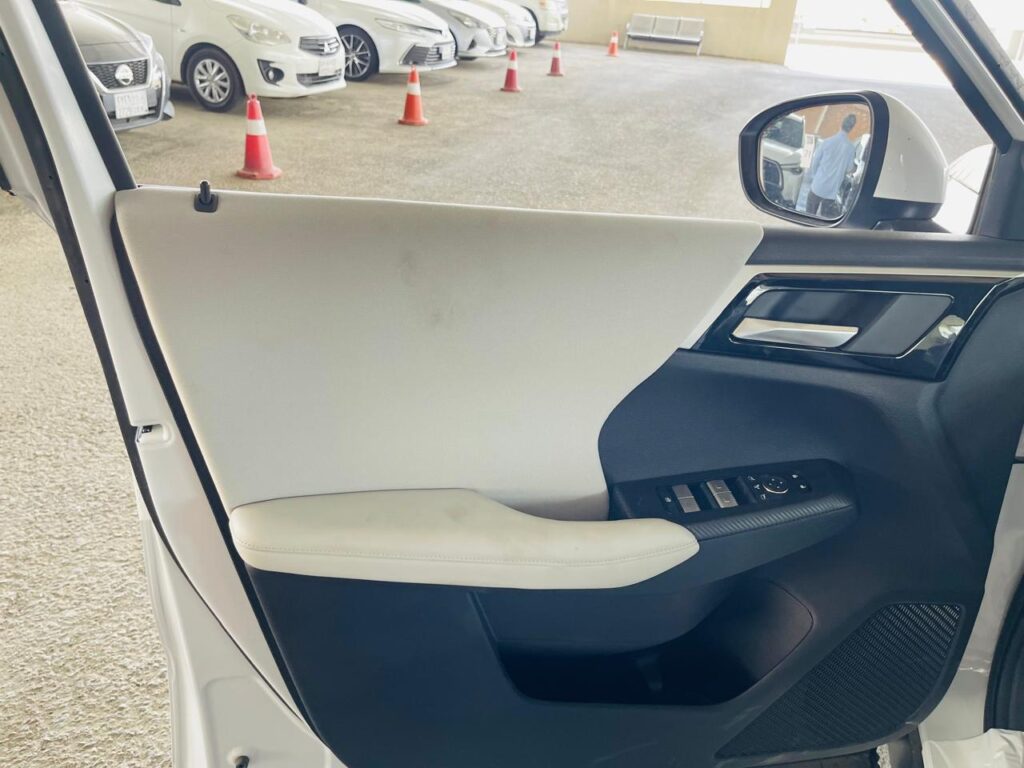 شاشة ترفية ميتسوبيشي أوتلاندر