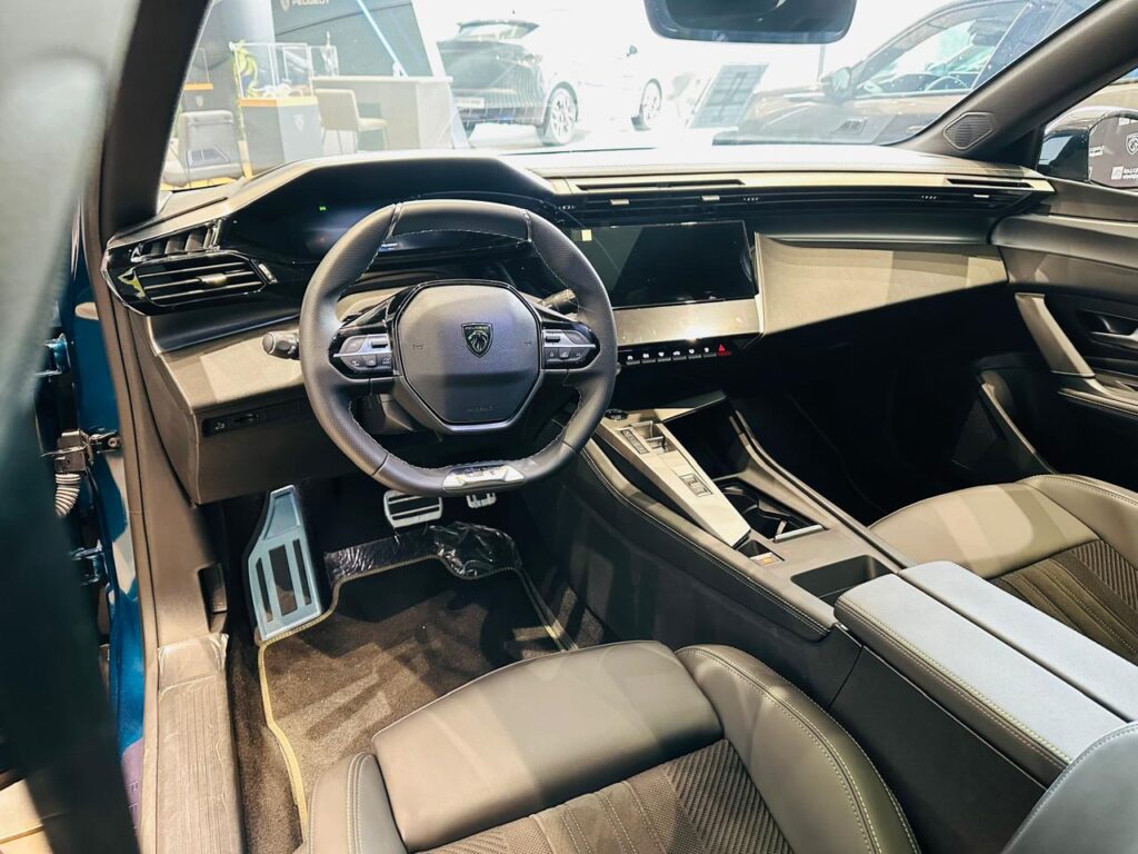 شاشات بيجو 408
