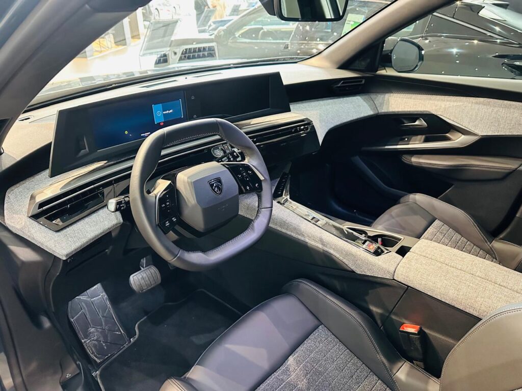 حاملة اكواب بيجو 5008