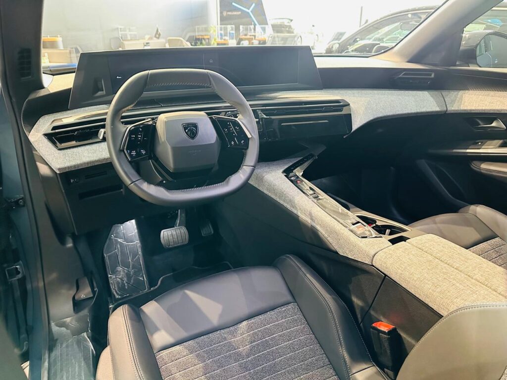 دوسة بنزين بيجو 5008