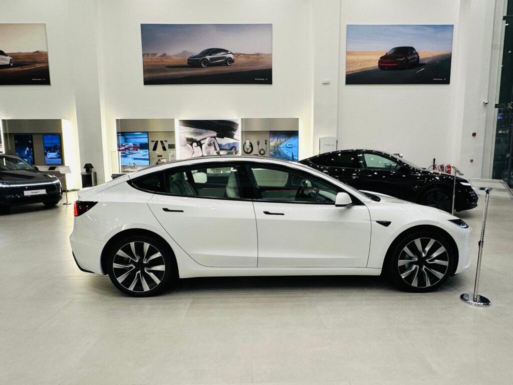 مرايات تسلا Model 3