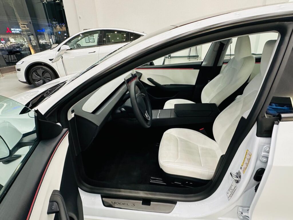 مقاعد تسلا Model 3