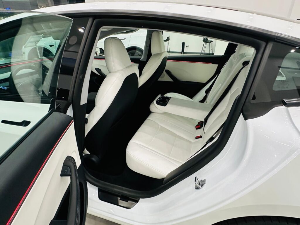 مسند الراس تسلا Model 3