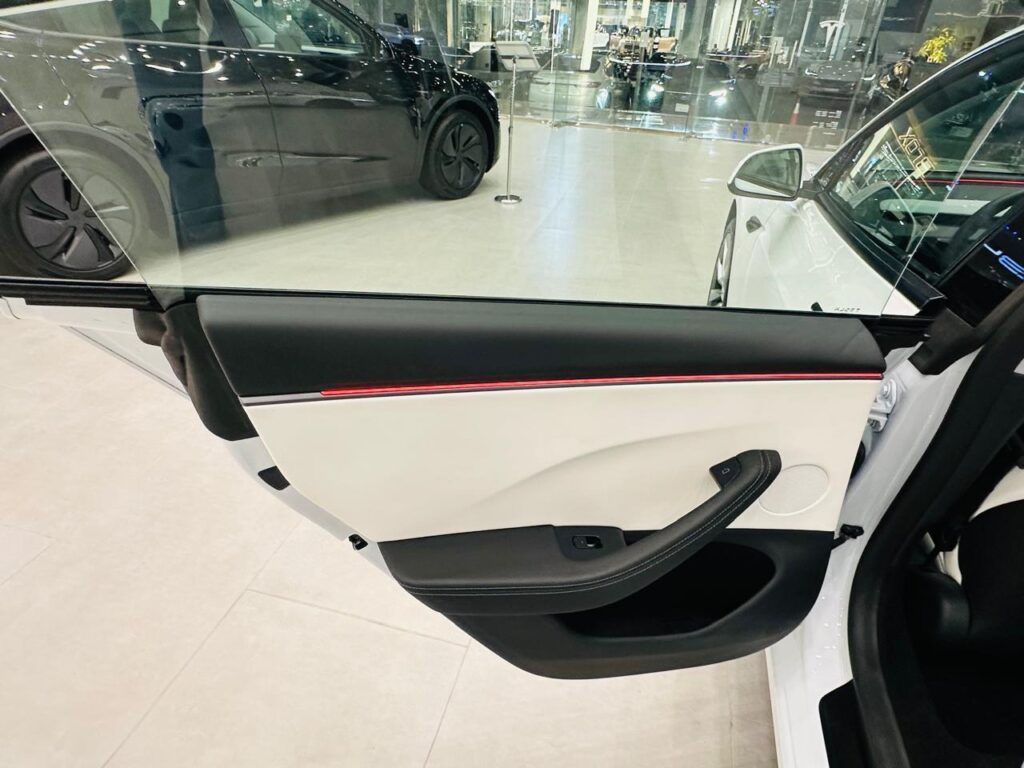 باب خلفي تسلا Model 3