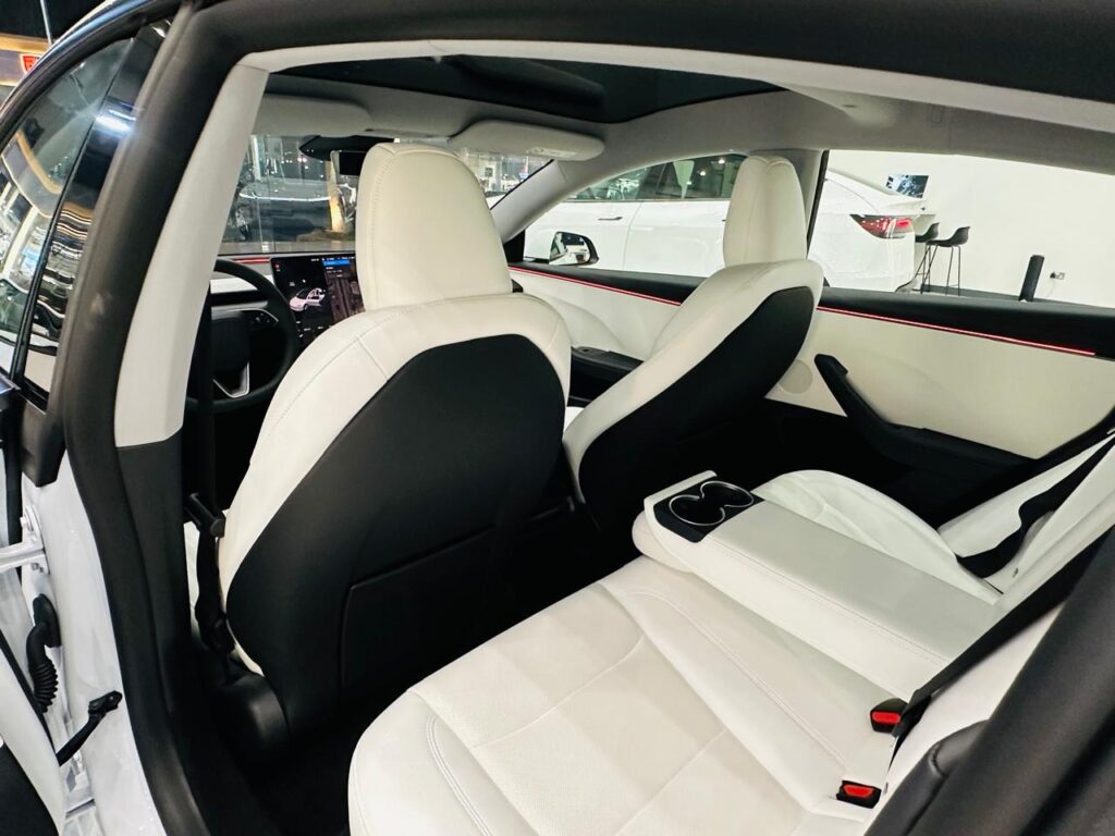 سقف تسلا Model 3