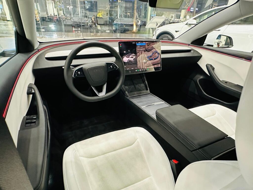 كونسول تسلا Model 3