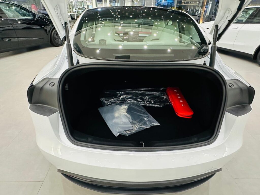 الوان تسلا Model 3