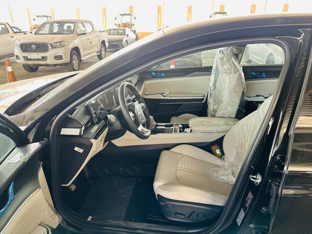 باب السائق كيا K5
