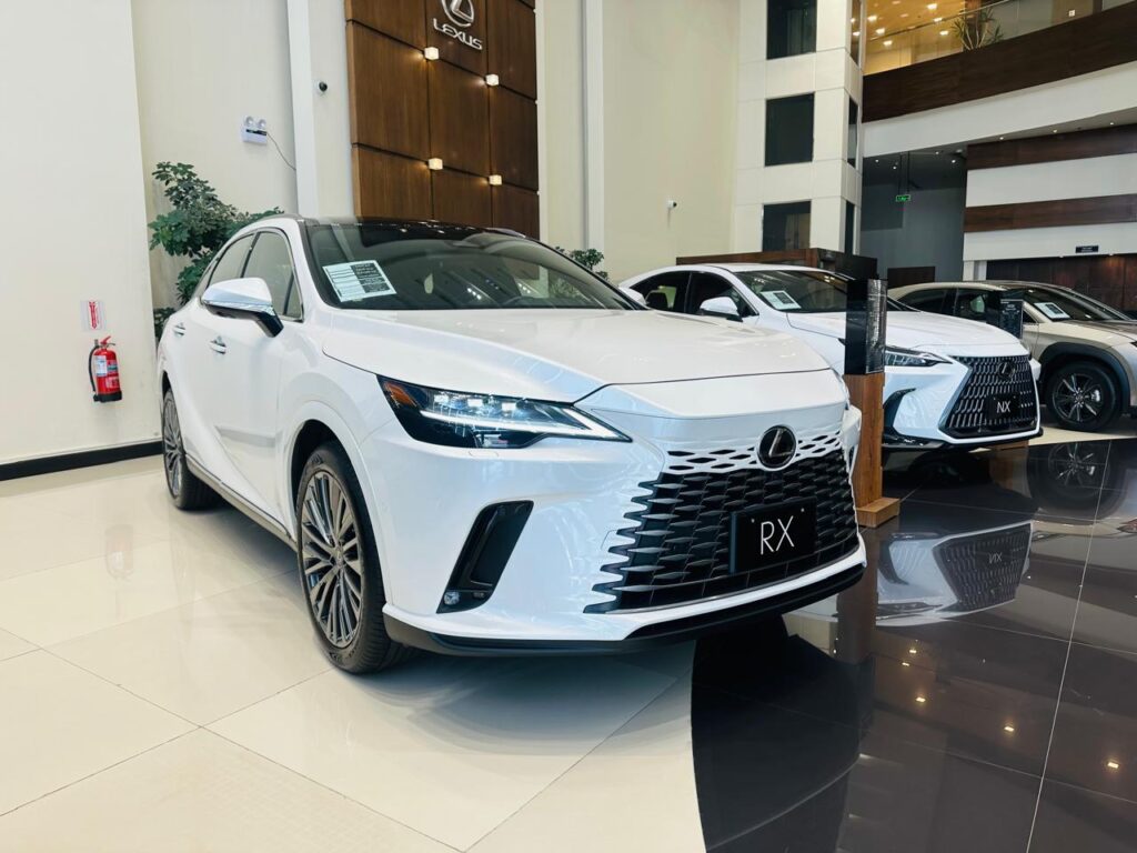 التصميم لكزس RX 2027