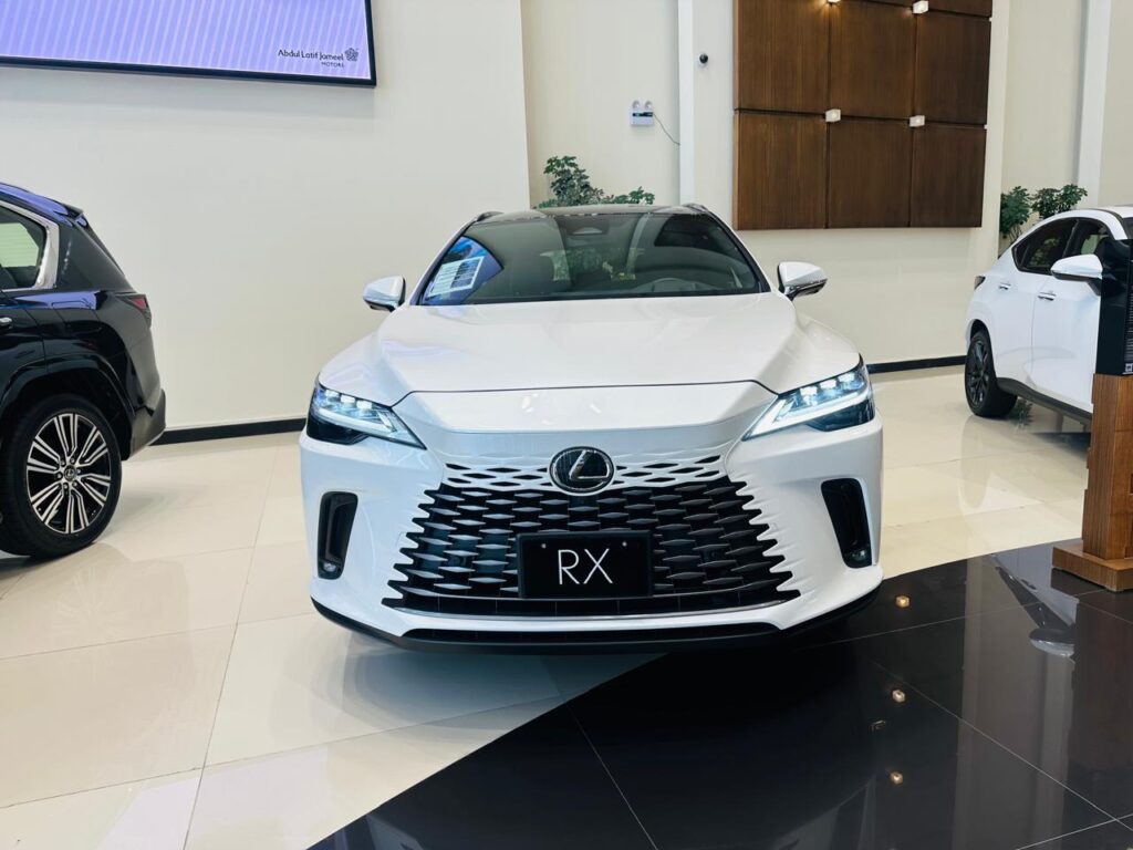 معرض لكزس RX