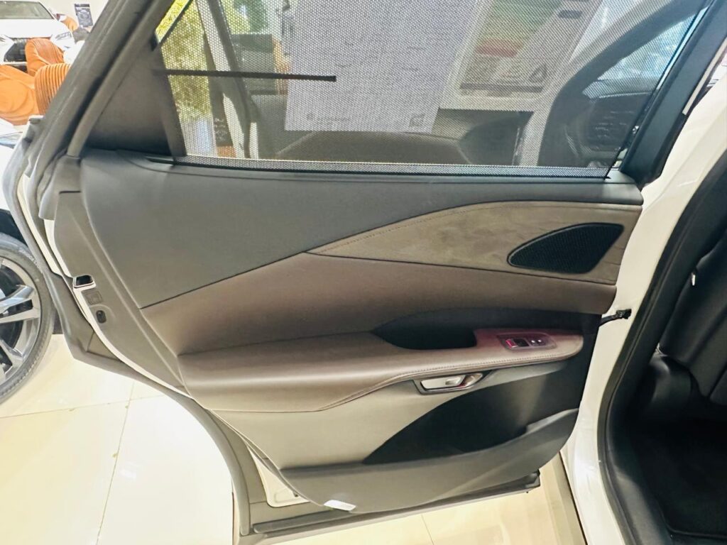 ستارة خلفية لكزس RX