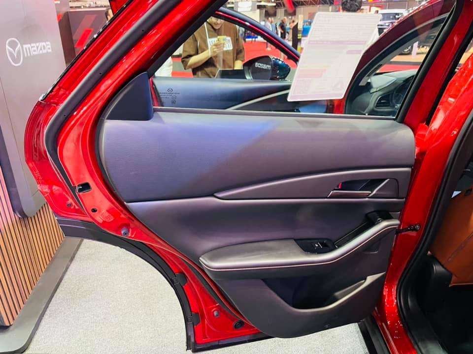 باب الراكب مازدا CX-30