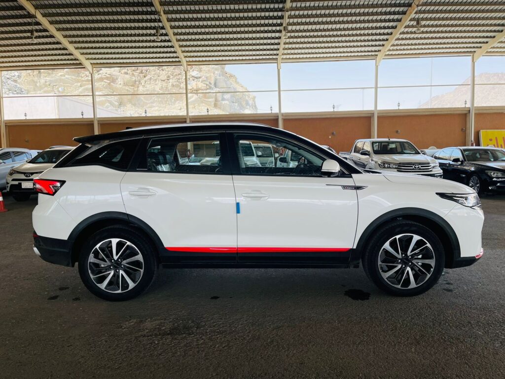 التصميم الجانبي دونج فينج AX7 ماخ