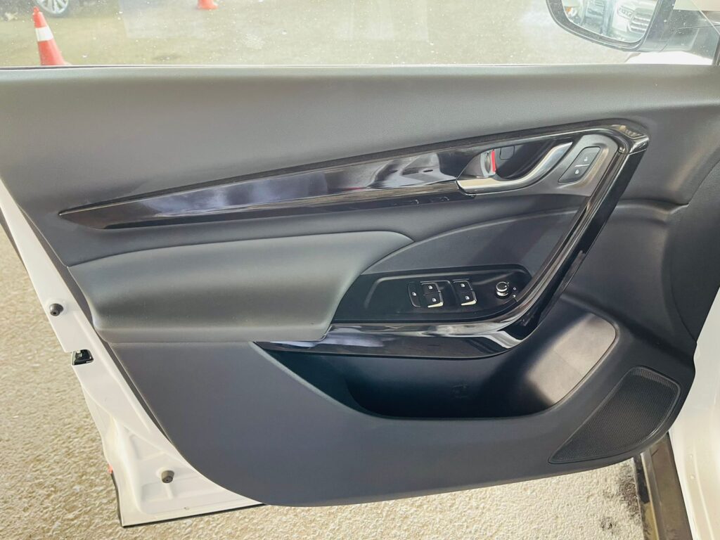 باب السائق دونج فينج AX7 ماخ