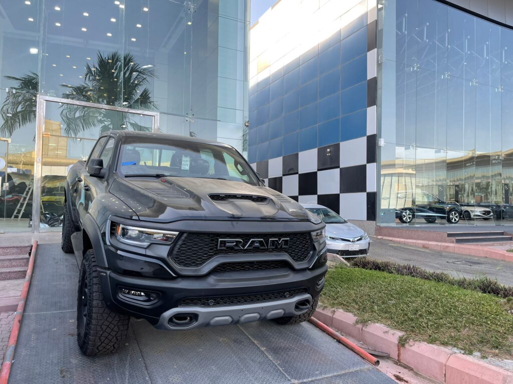 رام 1500 الديناصور